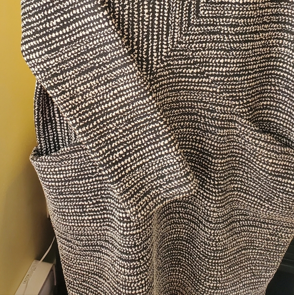 Ladies pullover dress, black & white, large, pockets, perfect condition. - Picture 5 of 10